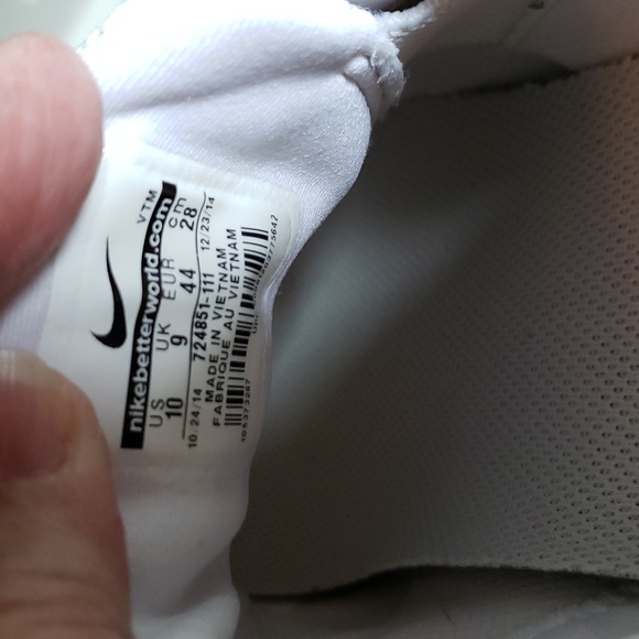 Nike Free 3.0 White & gray velcro.   Size 10. Pre-owned.   good condition - Picture 9 of 9